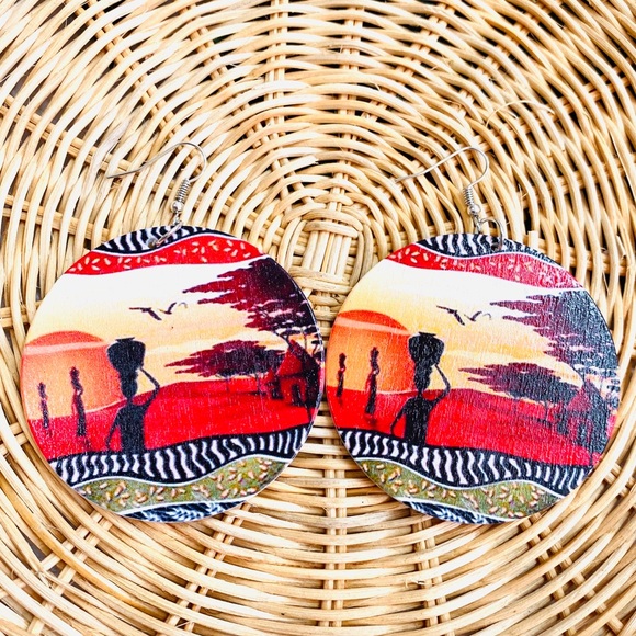 BEAUTIFUL SURROUNDINGS Round Hanging Drop Earrings - Picture 3 of 4